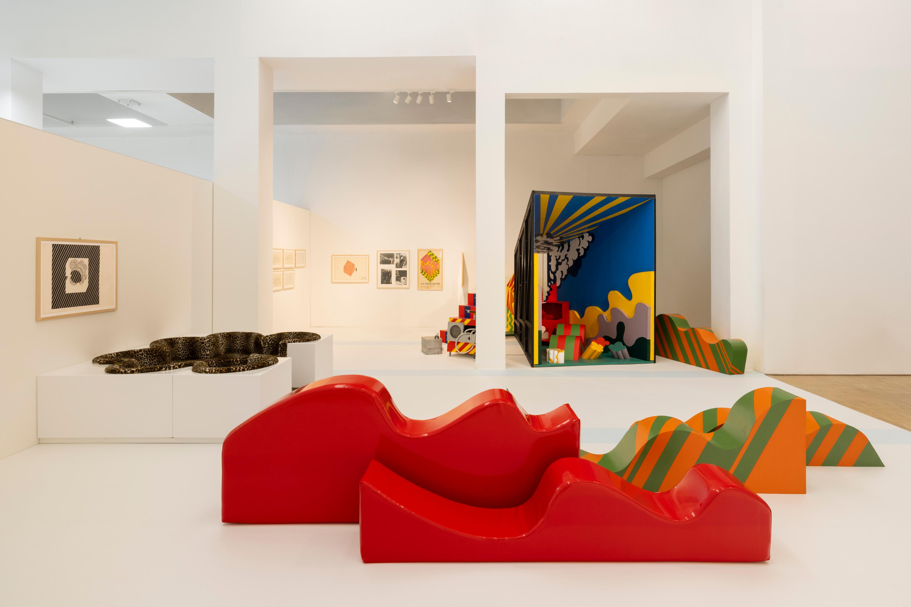 Instalação "Continuous Present", na mostra “Andrea Branzi By Toyo Ito”, Triennale Milano.