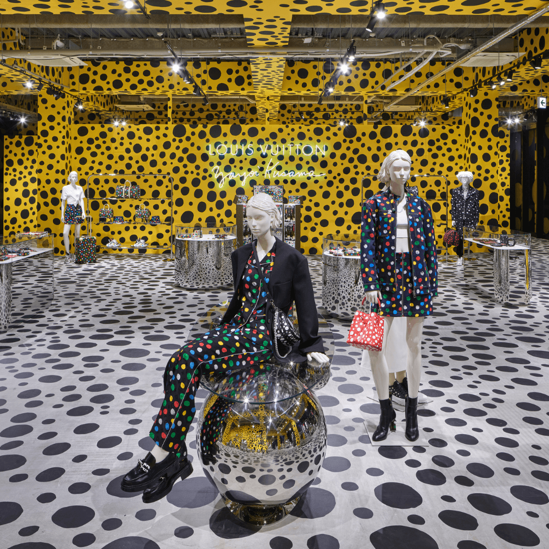 Diferentes itens da marca combinam o consagrado monograma LV com as bolinhas coloridas de Yayoi Kusama